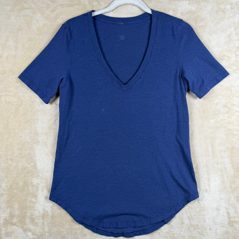 Lululemon Women S Blue Heathered V-Neck Short Sleeve Curved Hem Athletic Top‎